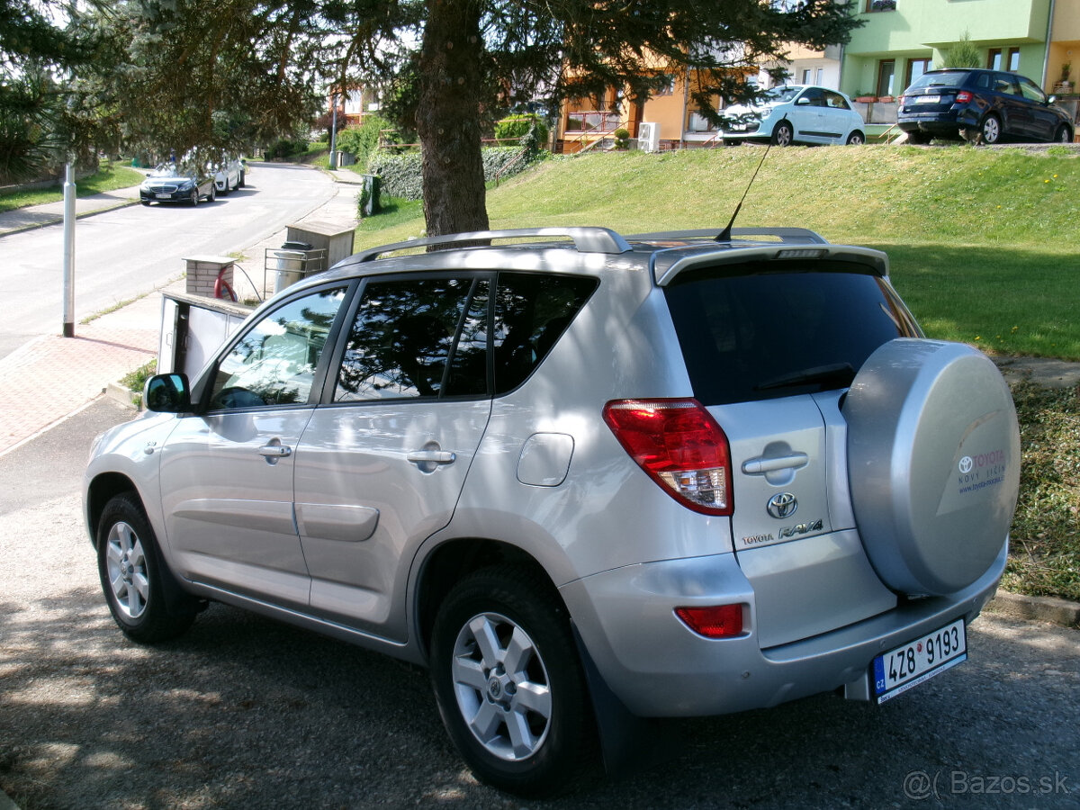 TOYOTA RAV4 2.2 D 4x4 - 5