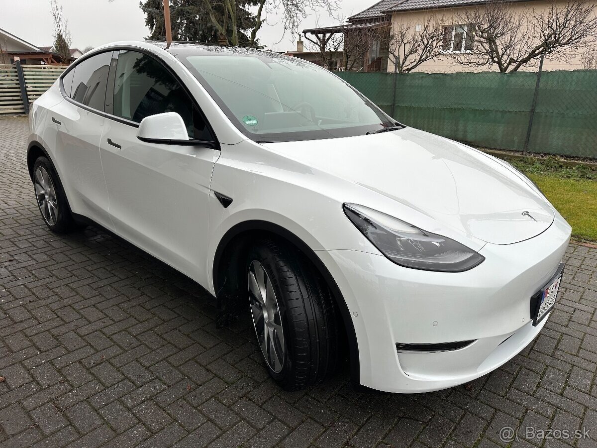 Tesla Model Y Dual Motor LongRange 75kWh 514 k pohon 4x4 - 5