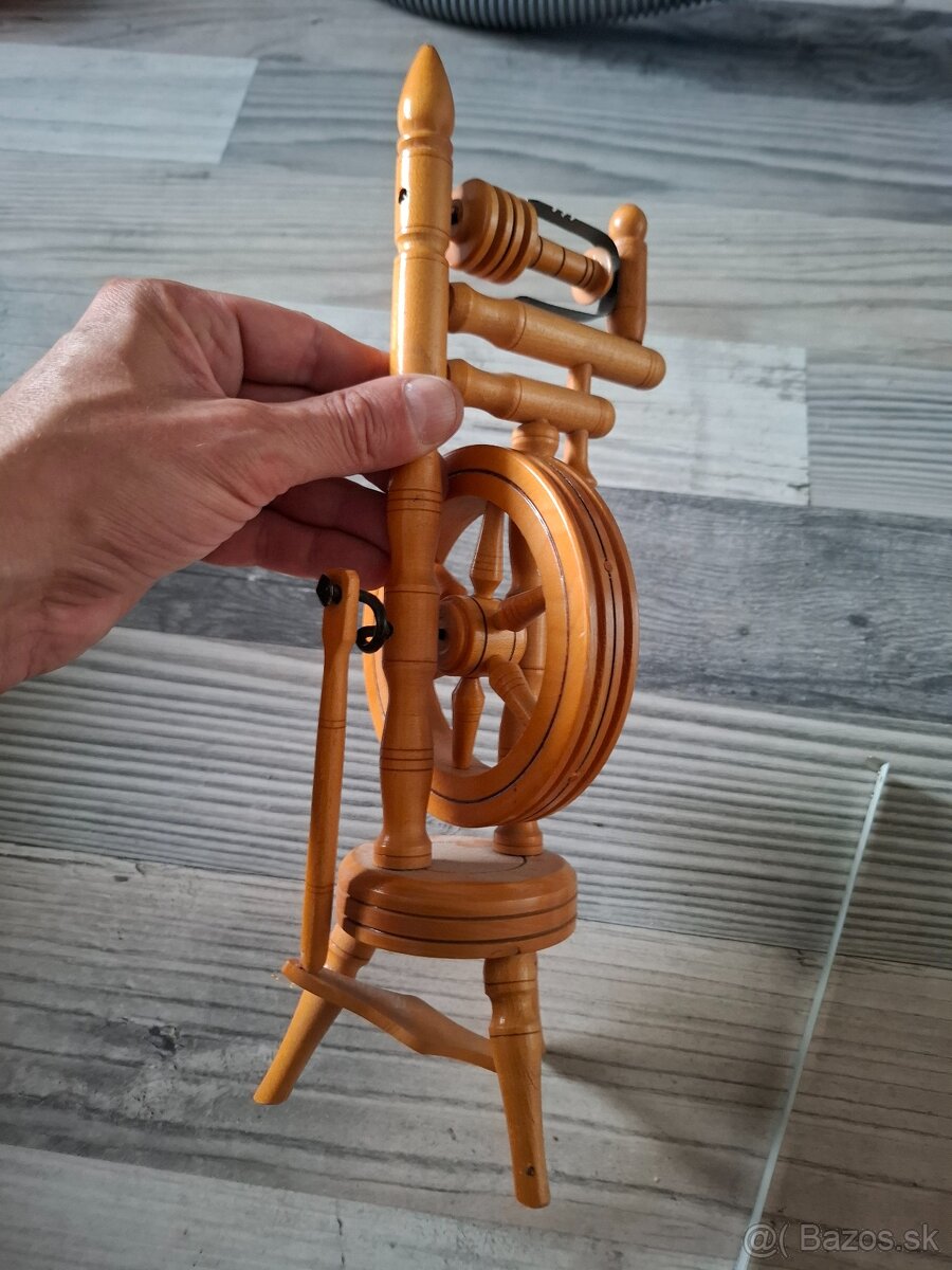 Drevená dekorácia Kolovrátok - 5