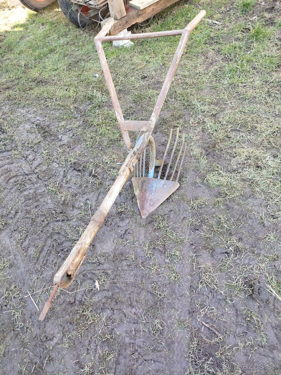 Vlečka a náradie k malotraktoru. - 5