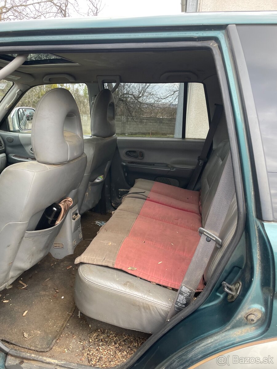 Mitsubishi Pajero - 5