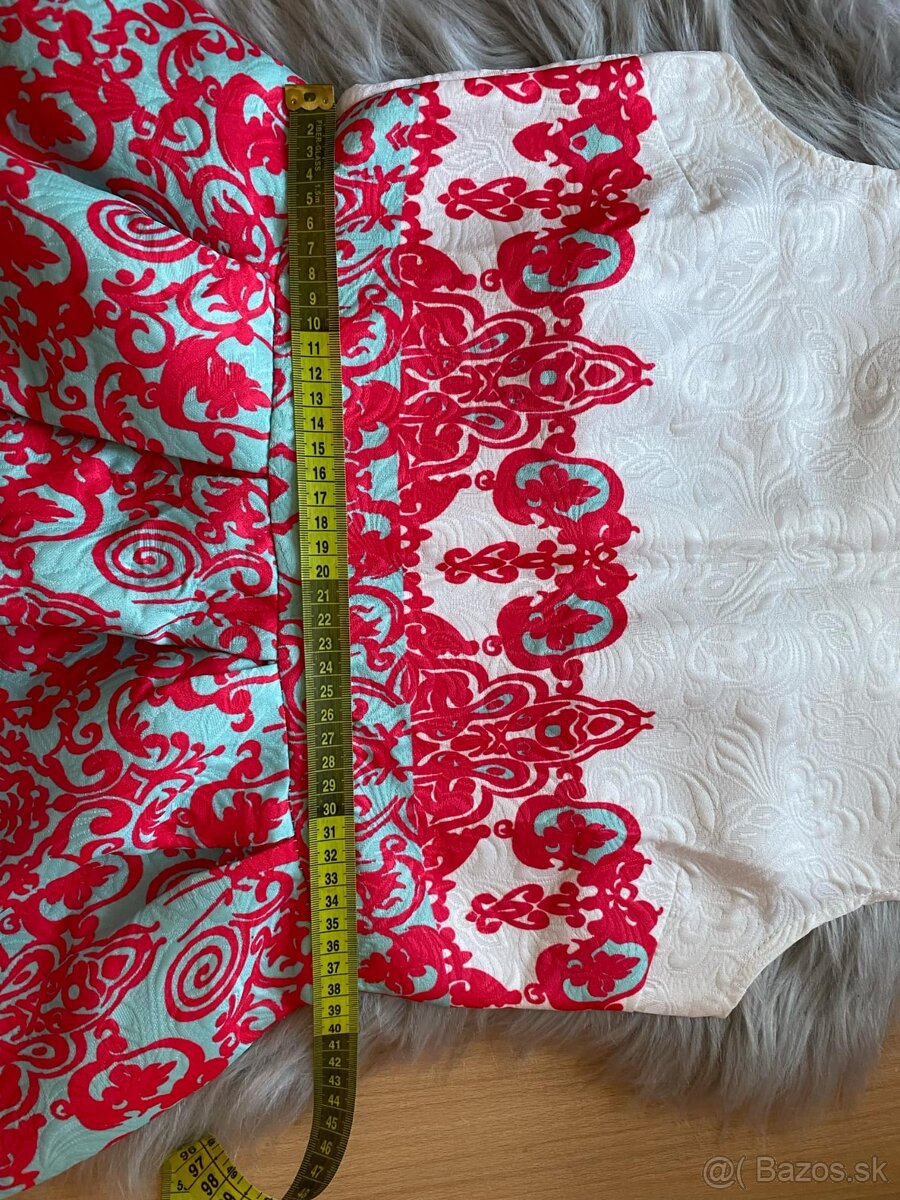 Vzorované šaty s visačkou - 5