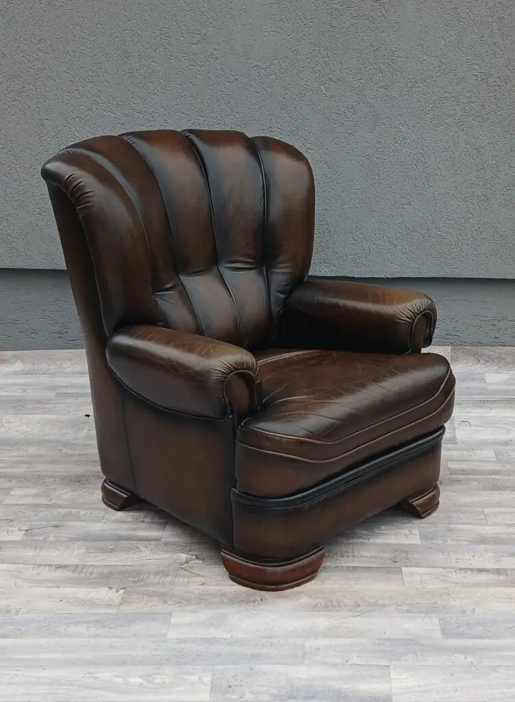 Kreslo kožené v štýle Chesterfield. - 5
