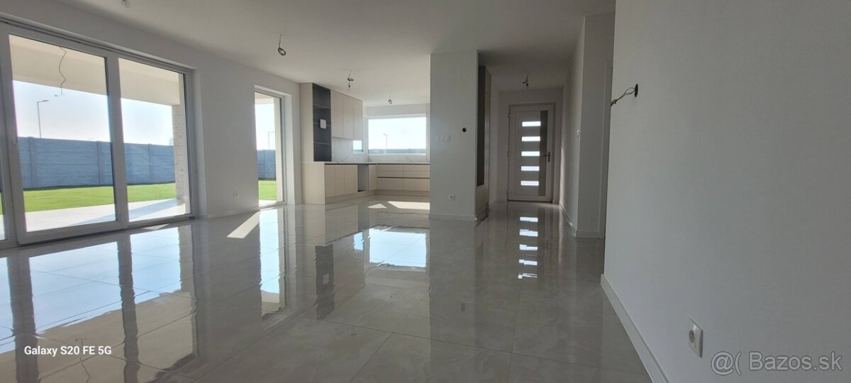 4 izbový rodinný dom 143 m2 pozemok 633 m2 Dunajská Streda - - 5