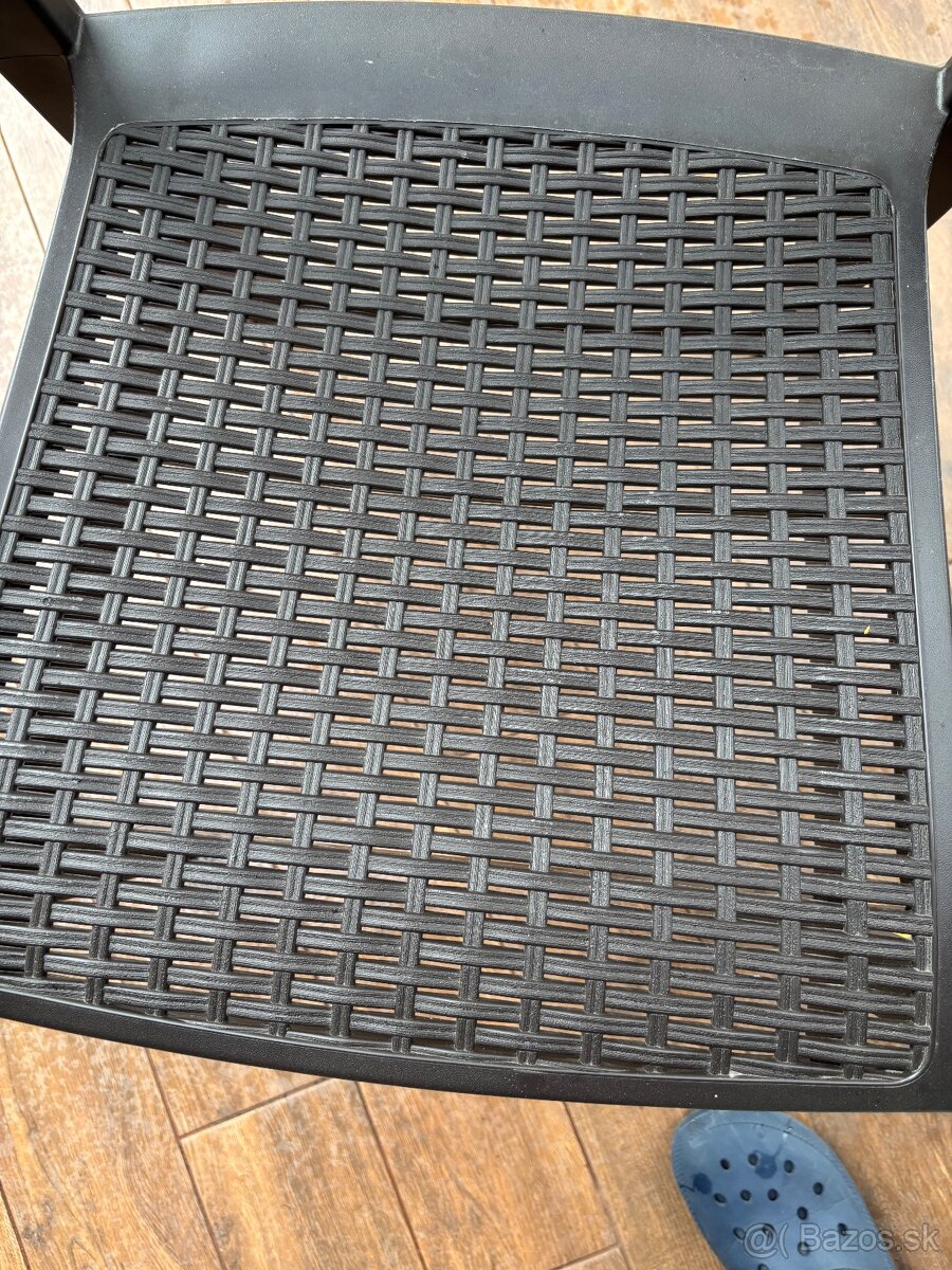 Stoličky keter a stôl z JYSK, zájradný nábytok - 5