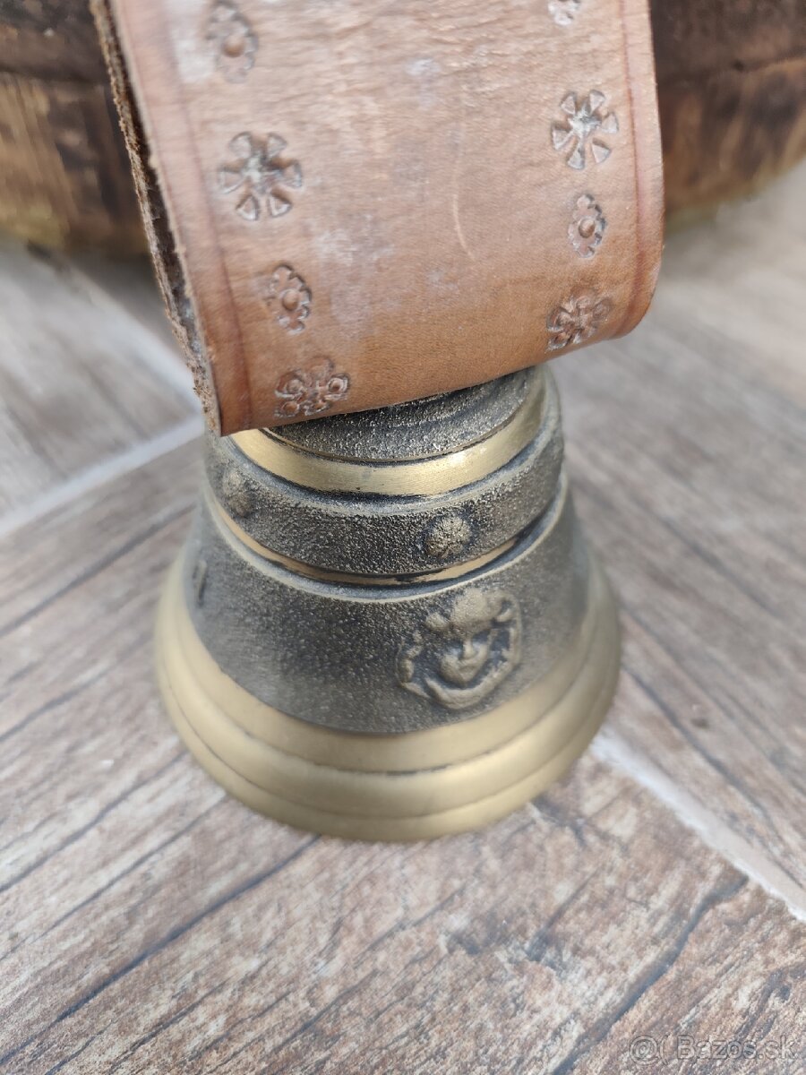 Kravsky zvonec IHS - 5