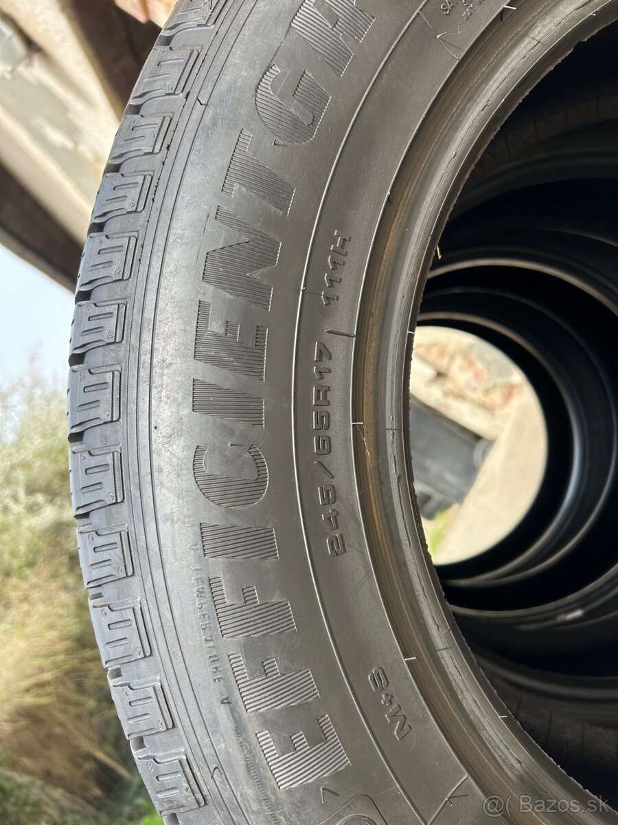 GoodYear/Dunlop 245/65/17”-111H - 5