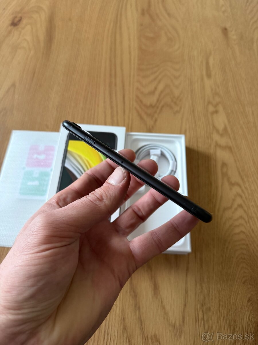 iPhone SE 2020 64 gb Black v záruke - 5