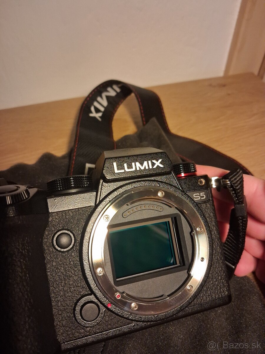 Panasonic LUMIX DC- S5 Full-Frame - 5