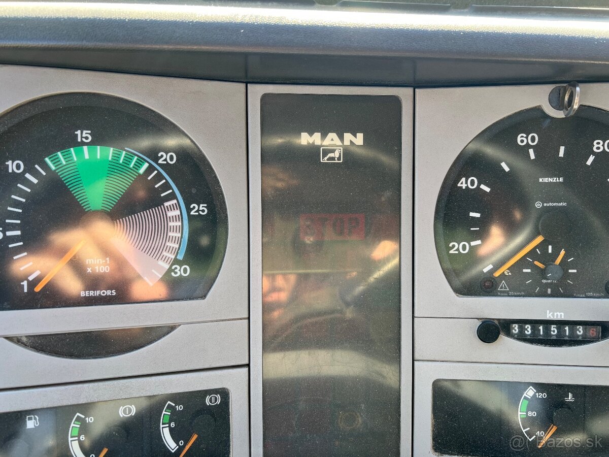 MAN -3 stranný sklápač s rukou - 5