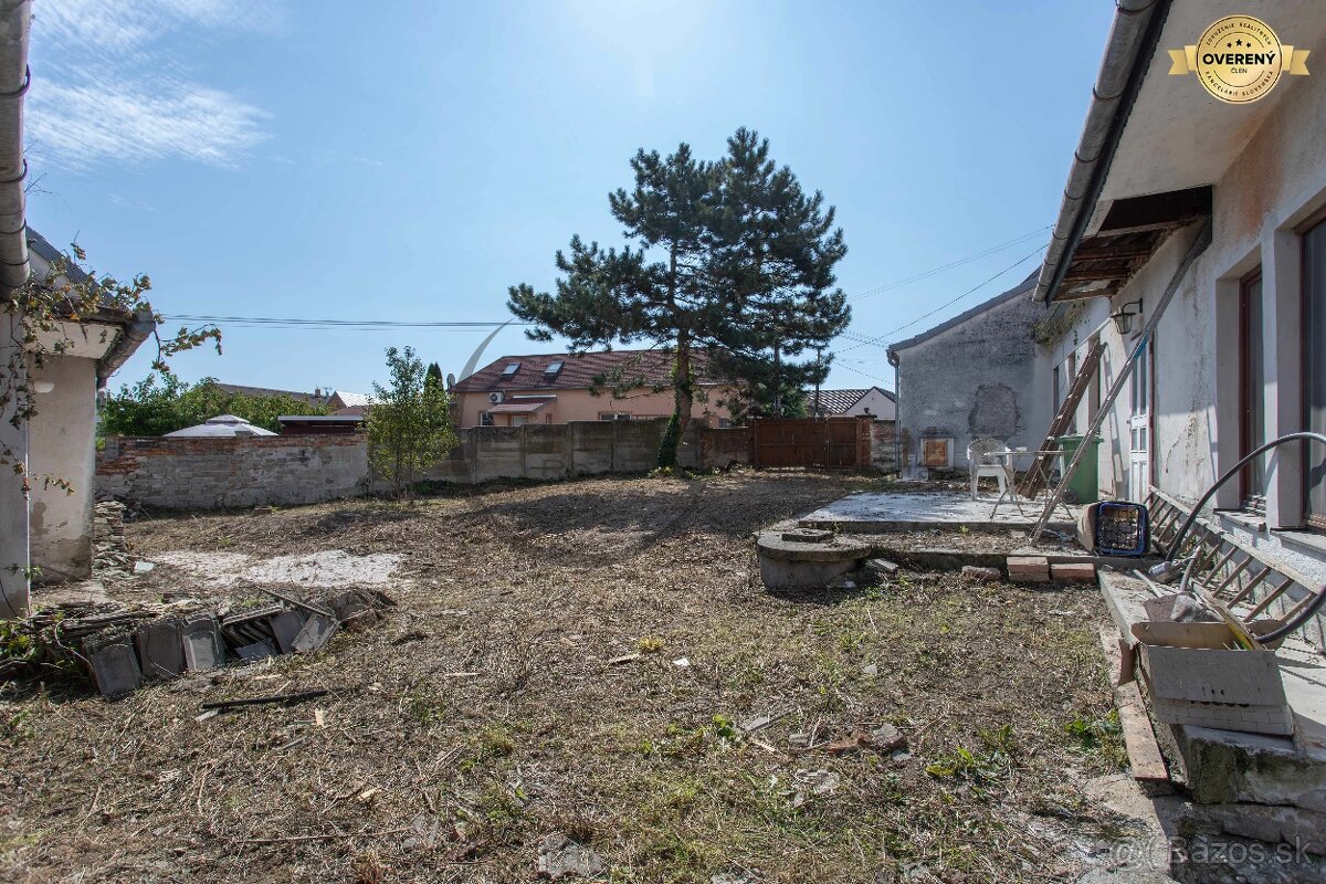 NA PREDAJ starší 3-izbový rodinný dom v Lábe - pôvodný stav - 5