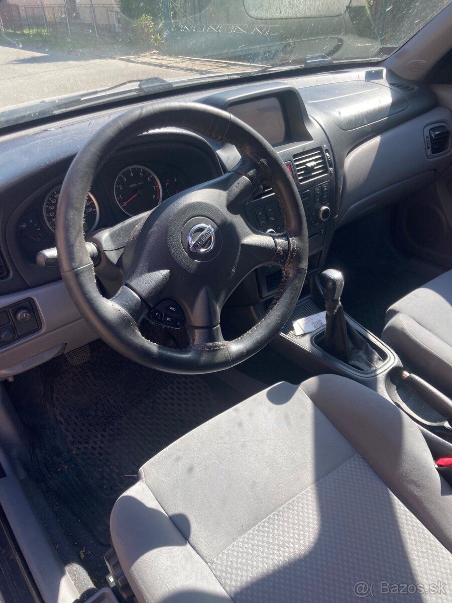 Nissan Almera 1.5i - 5