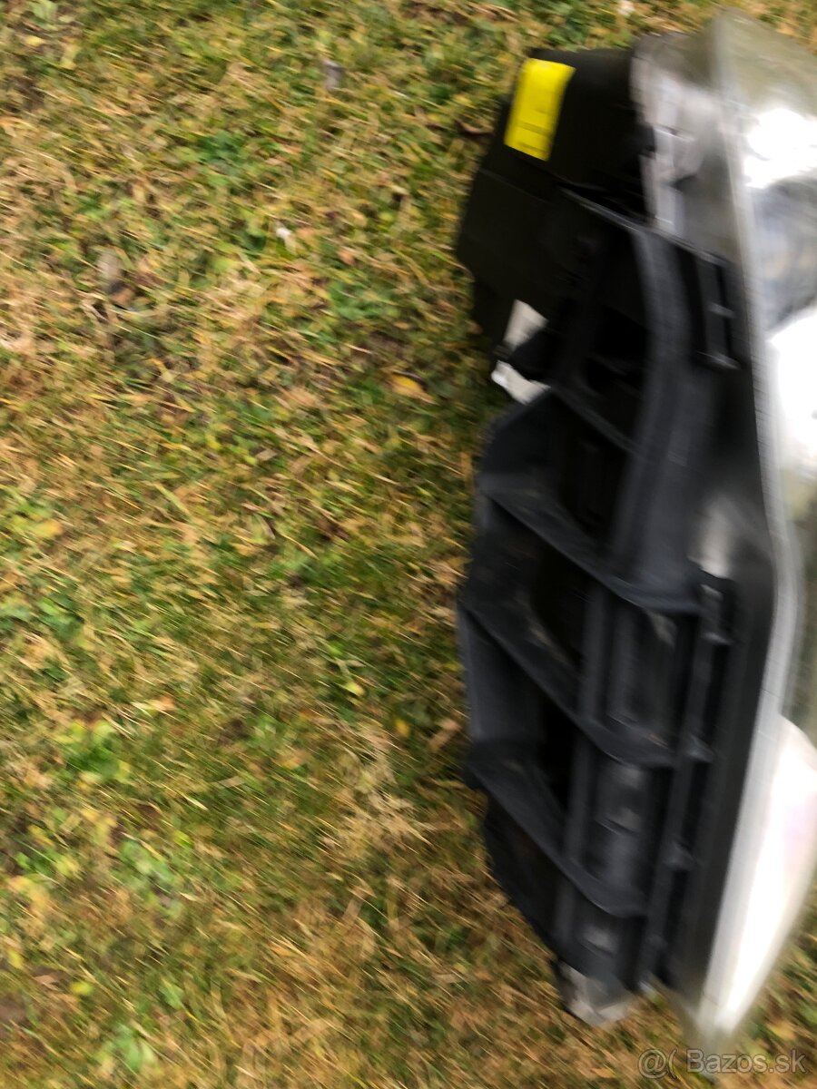 Predám predné svetla do vw T5 vw Touran facelift - 5