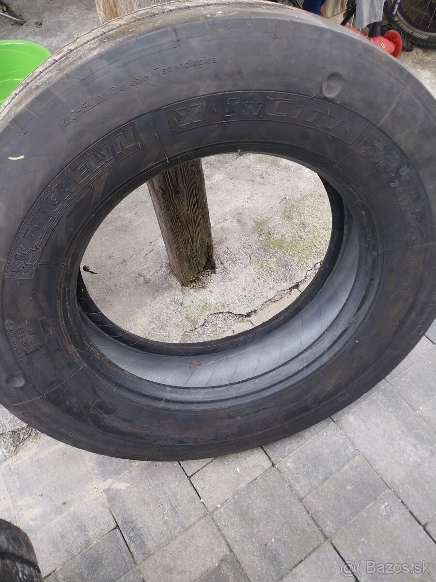 Nákladné pneumatiky 275/70 r22,5 - 5