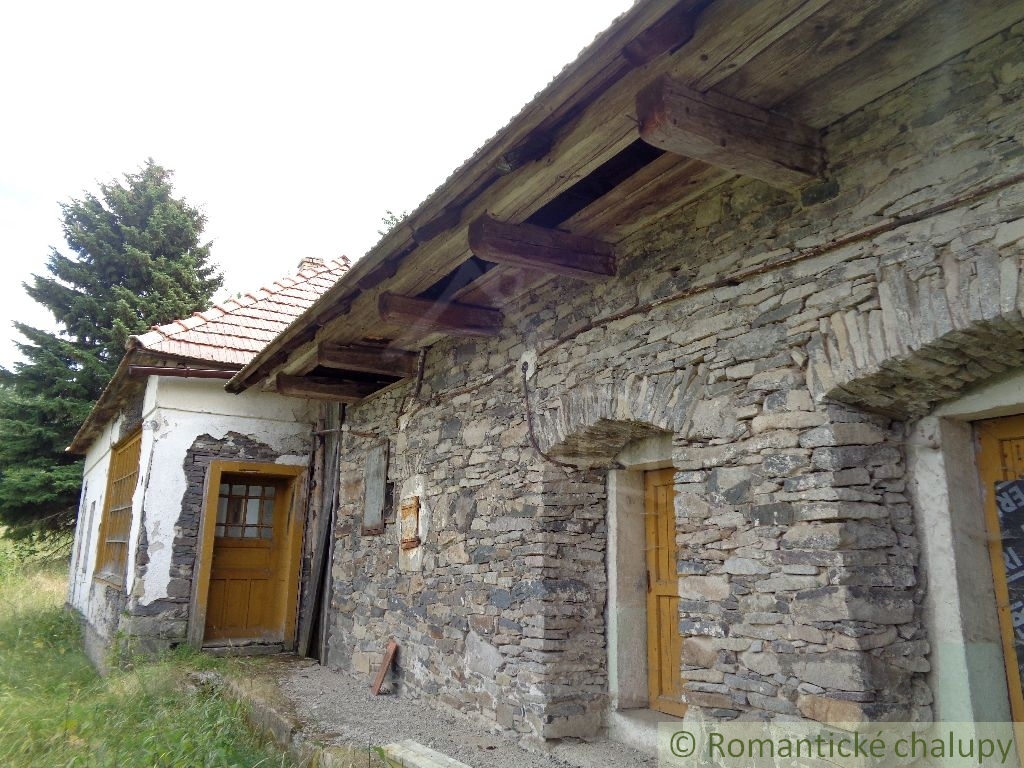 VÝRAZNE ZNÍŽENÁ CENA - Pôvodné gazdovstvo v peknom prostre - 5