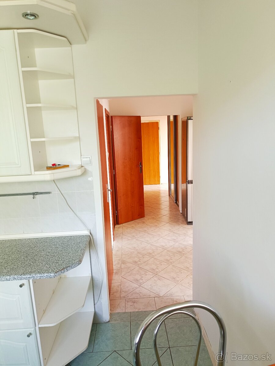 Prenajmeme 3 izbový byt Madridská - 5