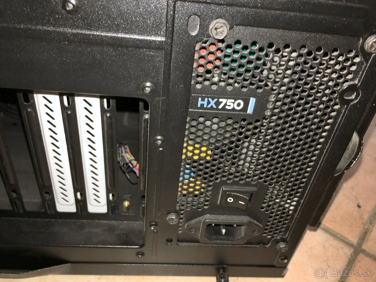 Predám PC skrinku so sieťovým zdrojom HX750 - 5