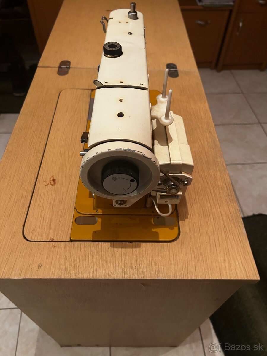 Predám šijaci stroj lucznik 438 - 5