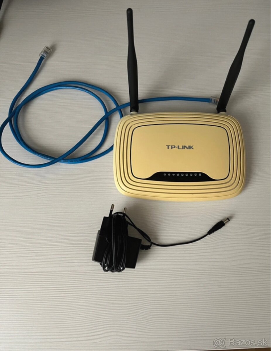 TP Link Wi-Fi router - 5