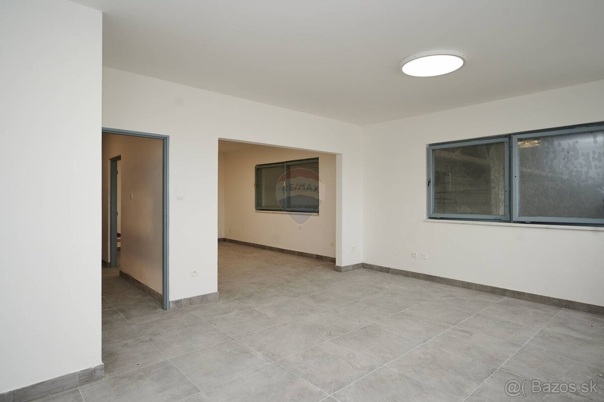RE/MAX ponúka na prenájom skladové priestory v Trnave s výb - 5