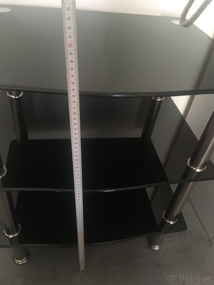 Skleneny TV stolik - 5