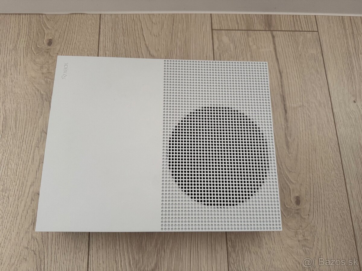 Predám Xbox One S 500GB + GTA V - 5