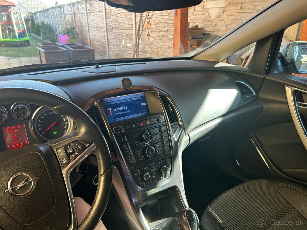 Opel Astra 1.6 бензín, 132 kW, r. 2010 - 5