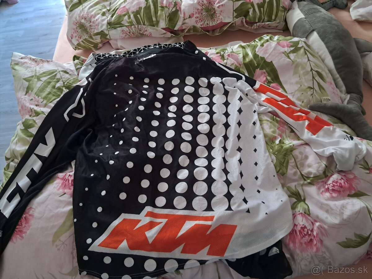 Predám oblečenie na enduro