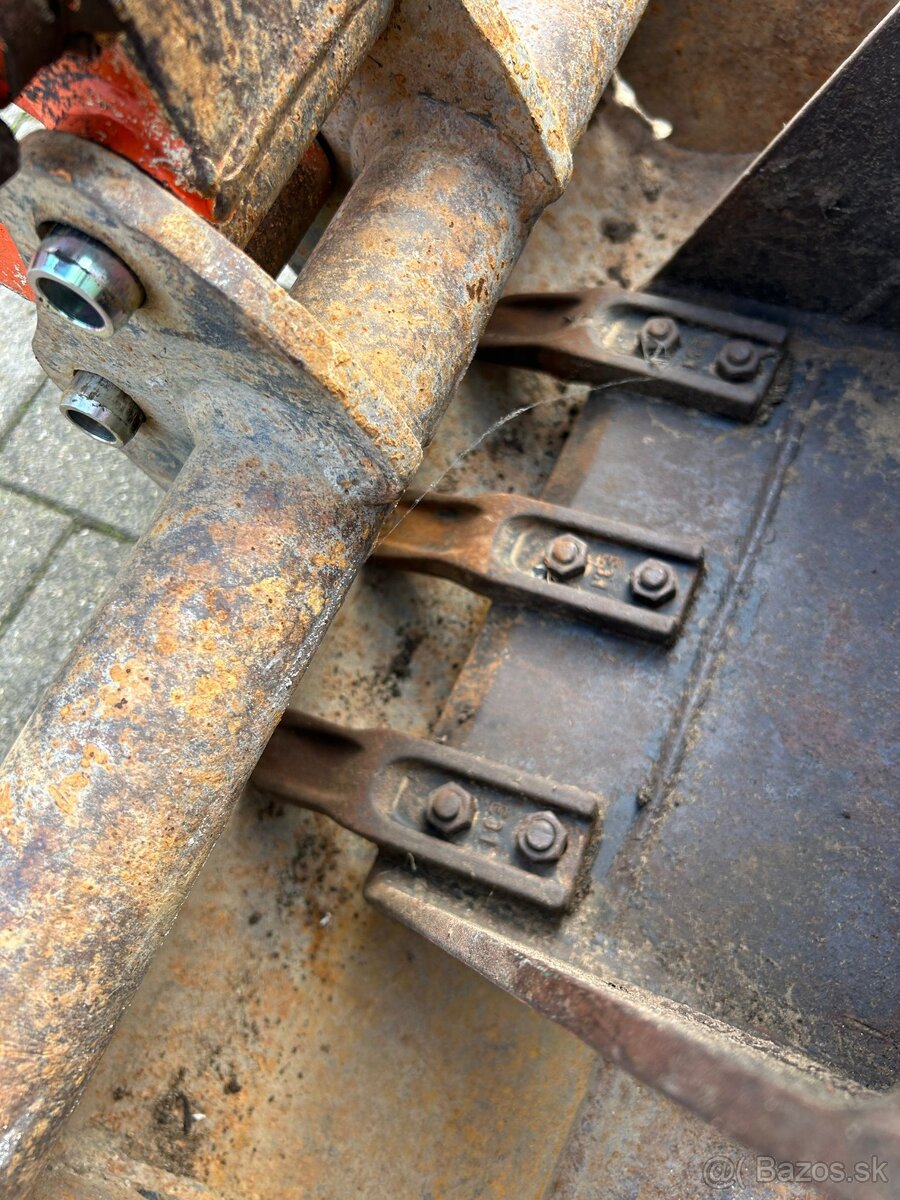 Minibagr Kubota U10 s nulovým přesahem zádě - 5