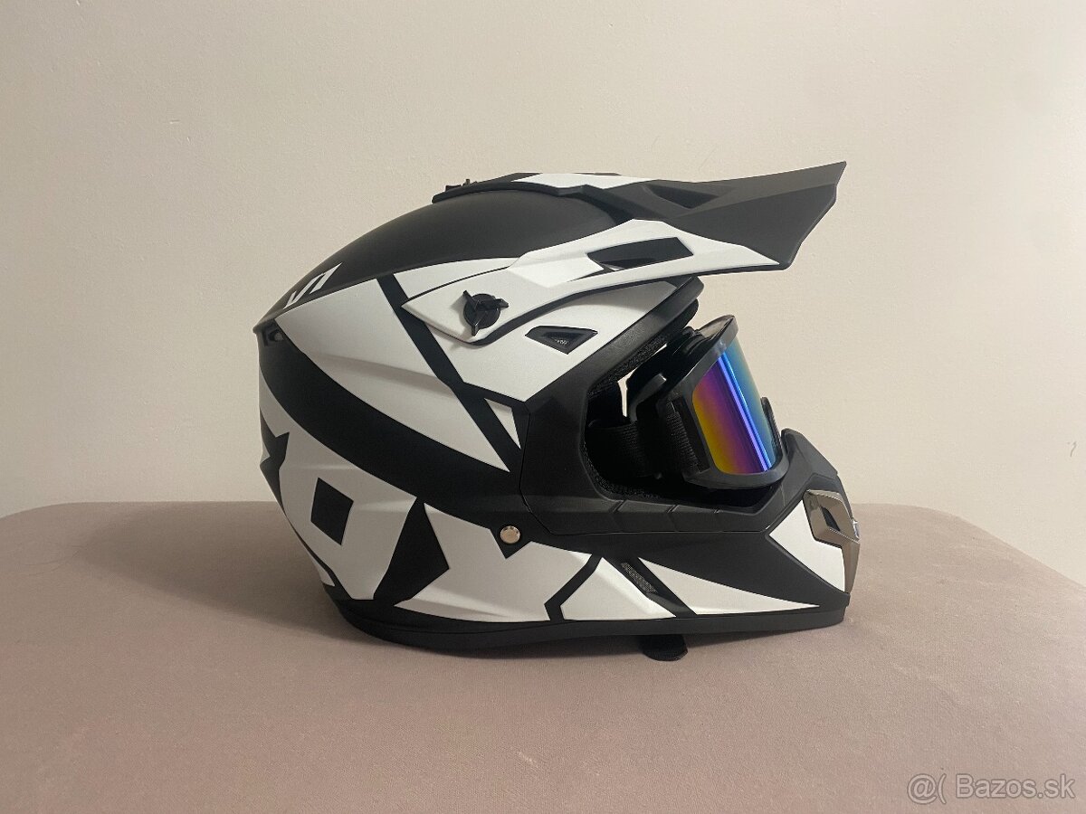 Fox prilba, helma s ochrannými okuliarmi ABS - 5