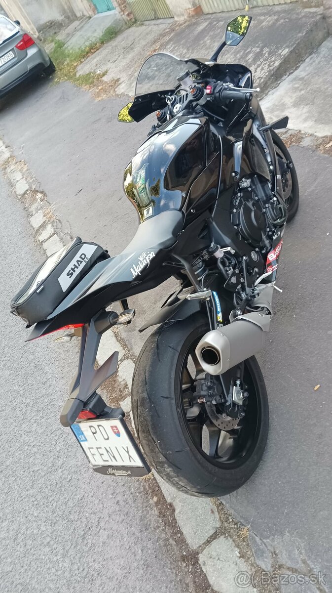 Yamaha R1 - 5