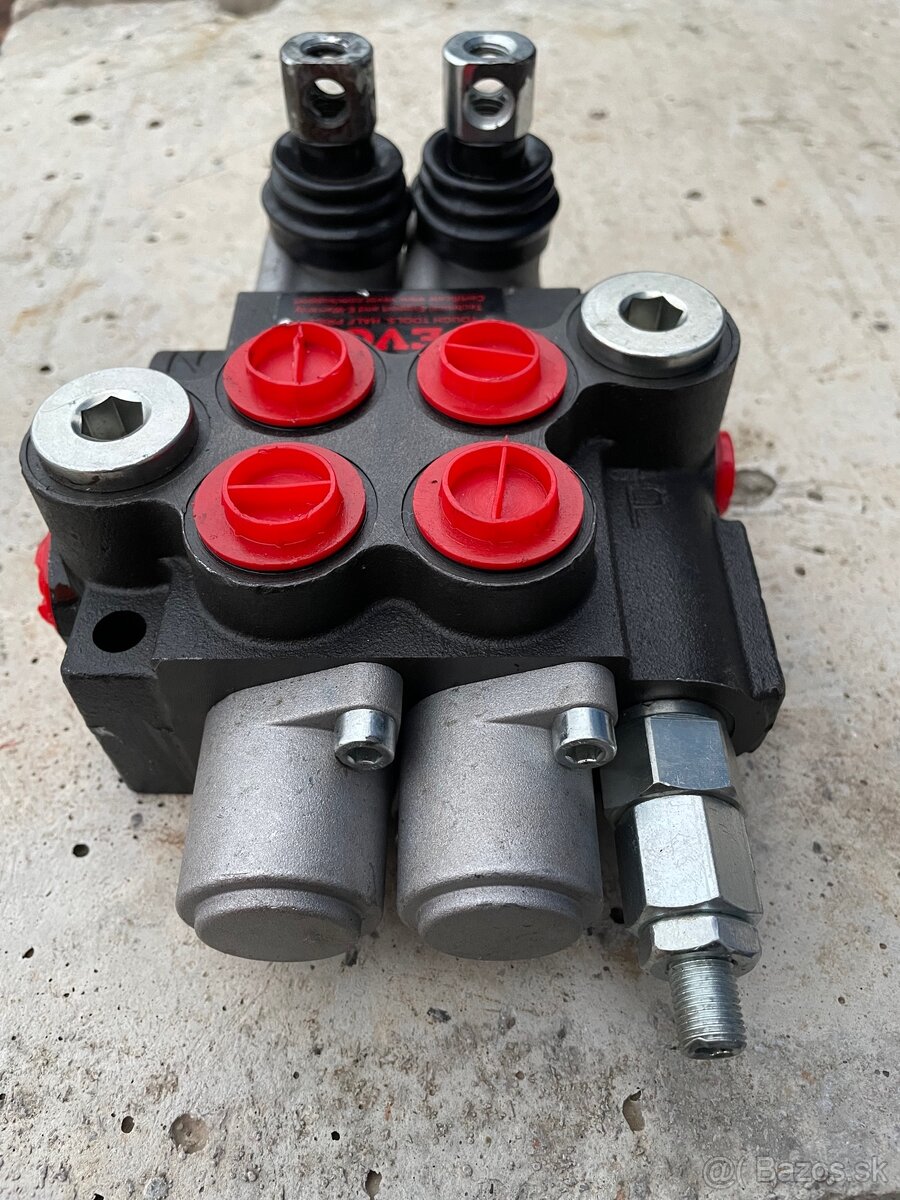 Predám nový dvoj sekciový hydraulivký rozdelovač - 5