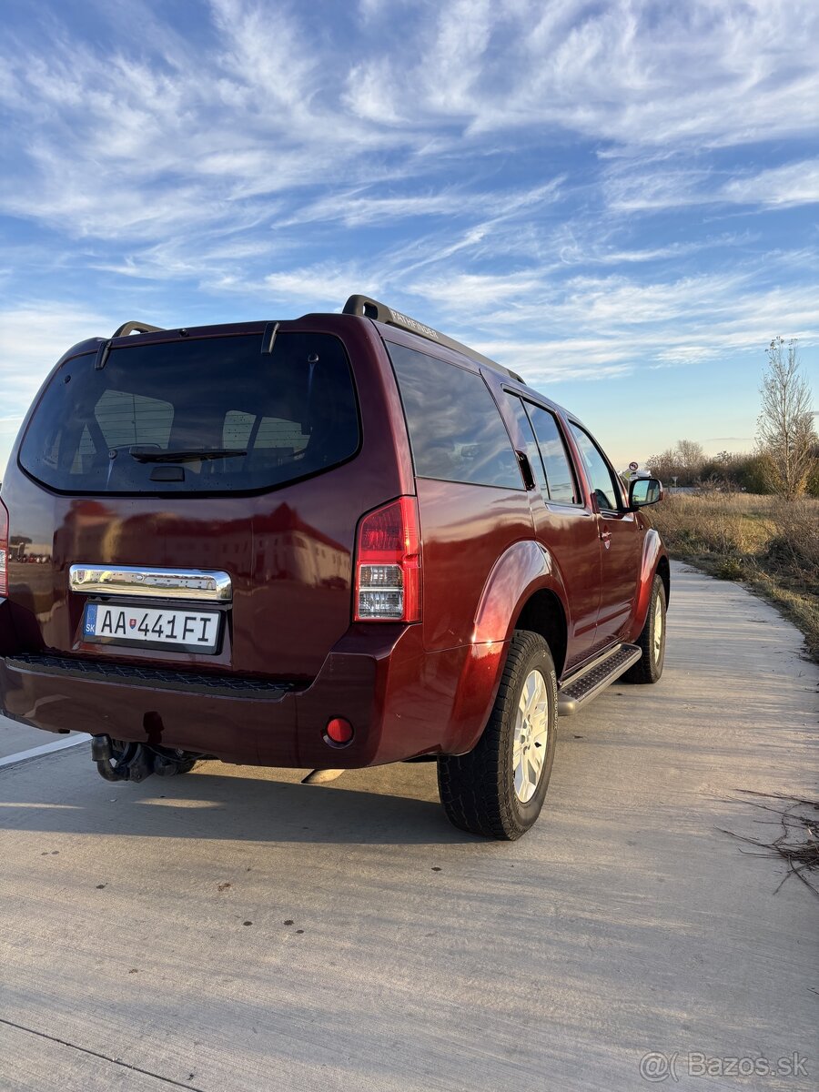 Nissan Pathfinder - 5
