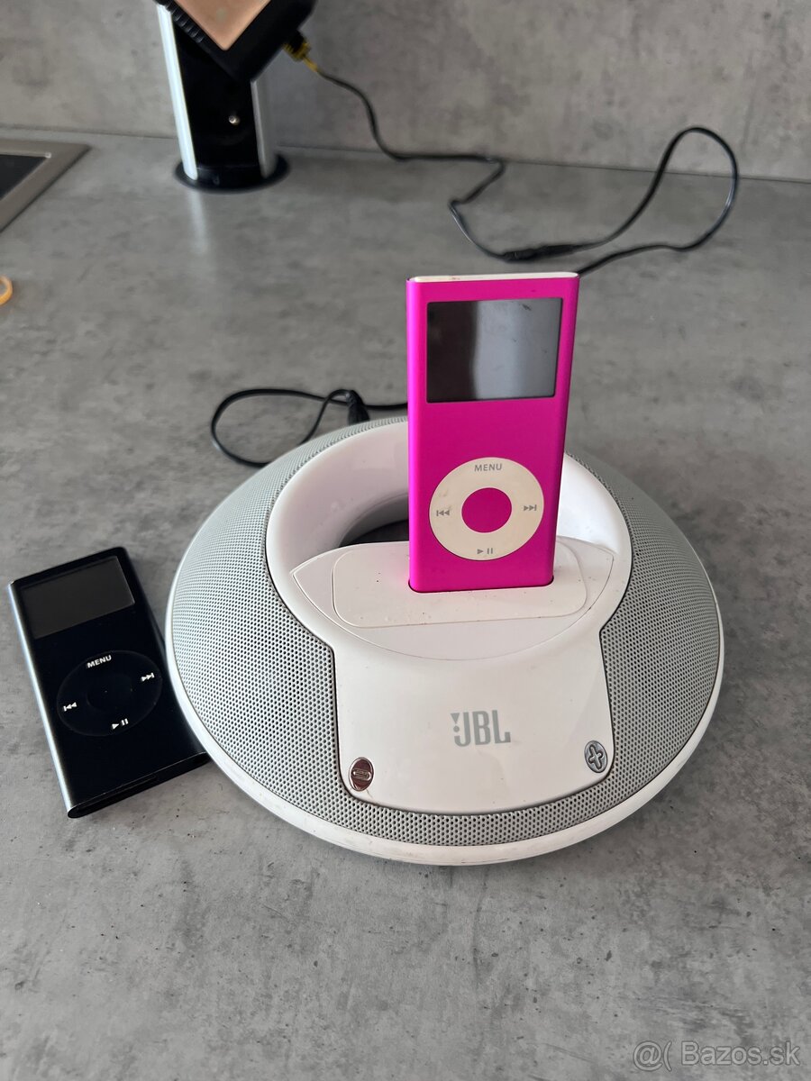 iPod Nano 8GB JBL On Stage 2 - 5