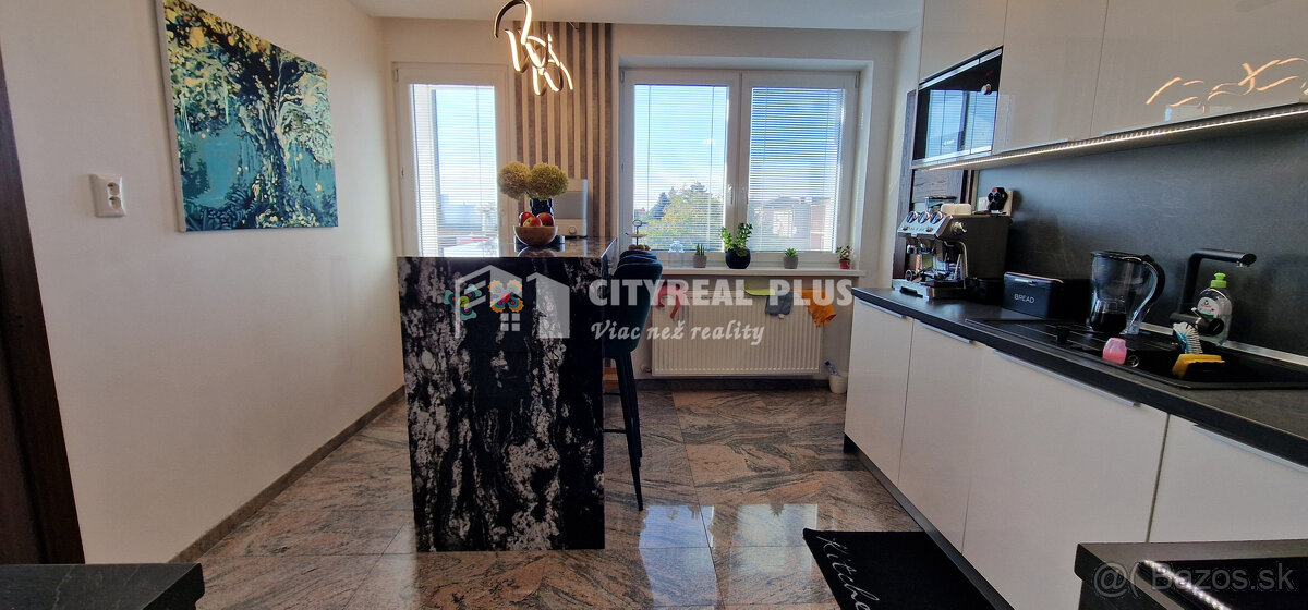 Na predaj 9 izbový rodinný dom v meste Šurany - 5