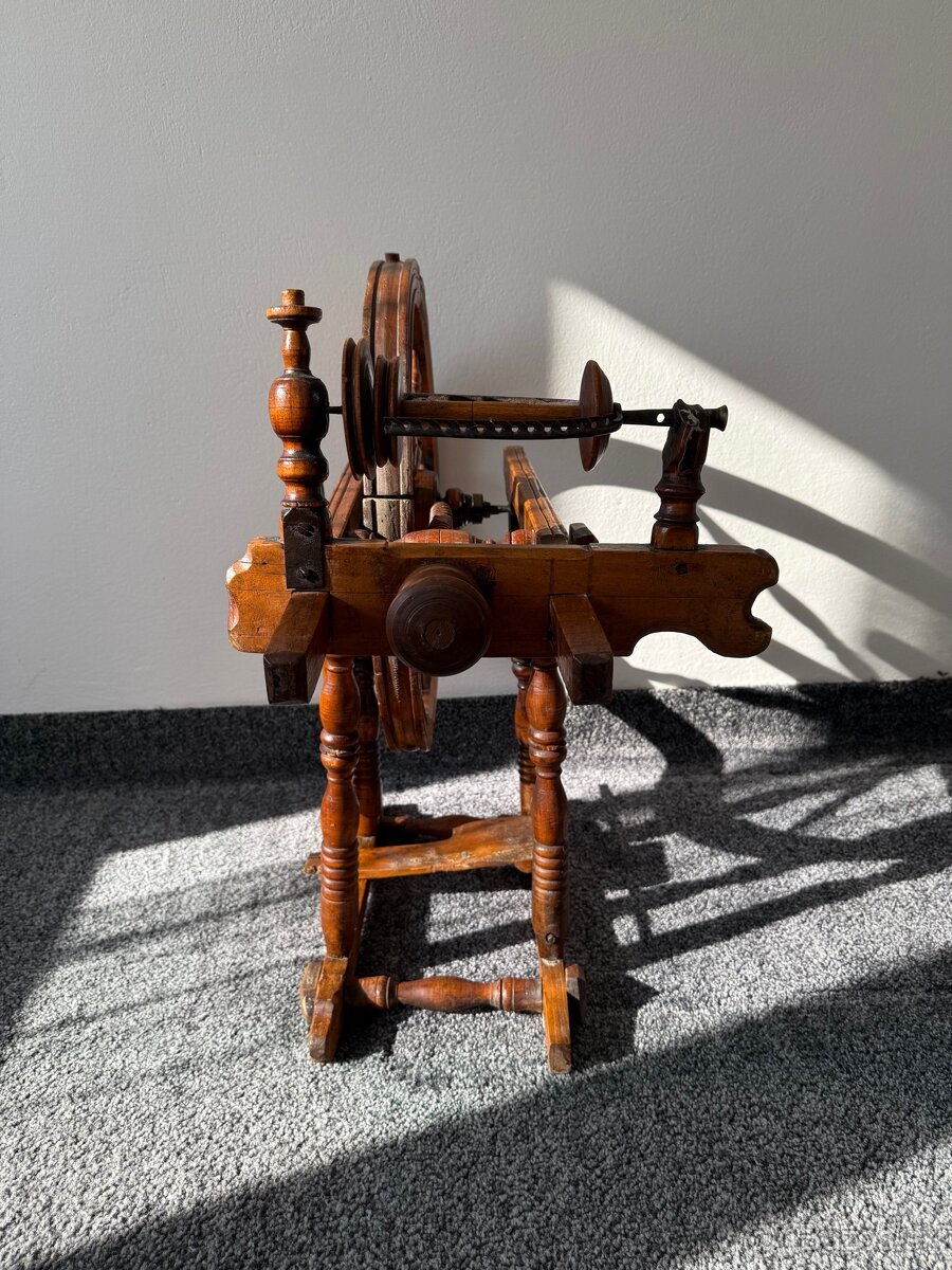 Tradičný drevený kolovrat - 5