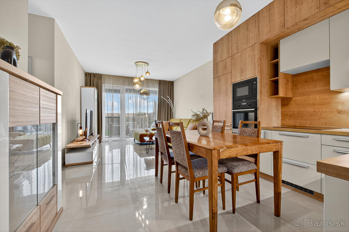 Na predaj 3-izbový byt so záhradkou a vlastným parkovacím mi - 5