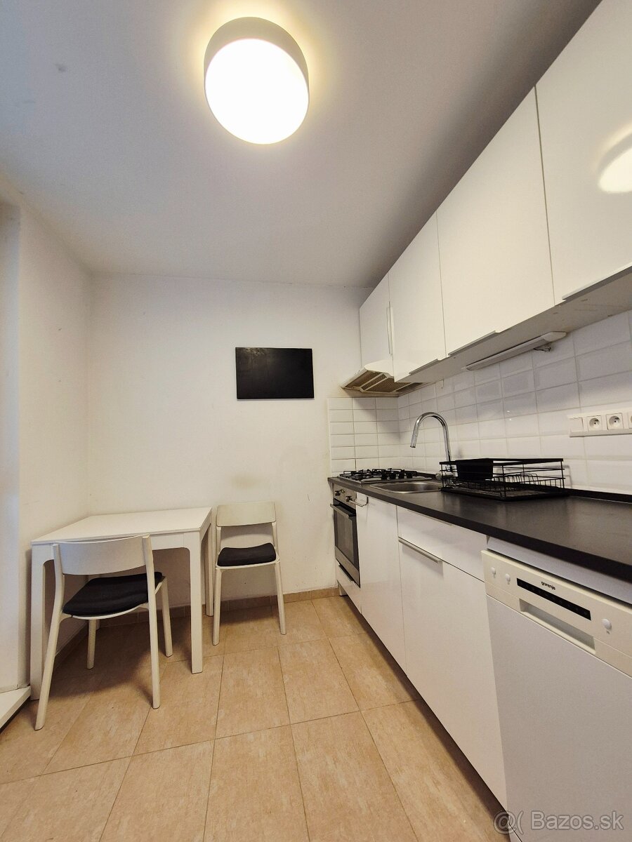 BEZ PROVÍZIE- 2 izbový byt pri Štrkoveckom jazere na Moldavs - 5