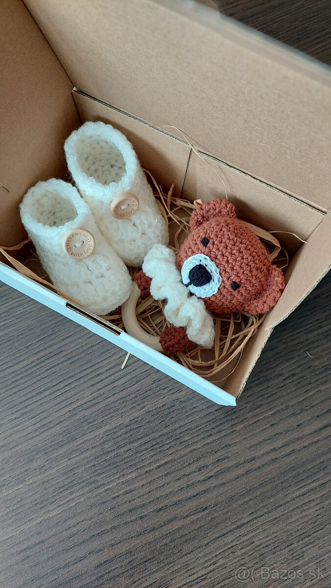 Hackovany set (hryzatko + papucky) – macko 1 - 5