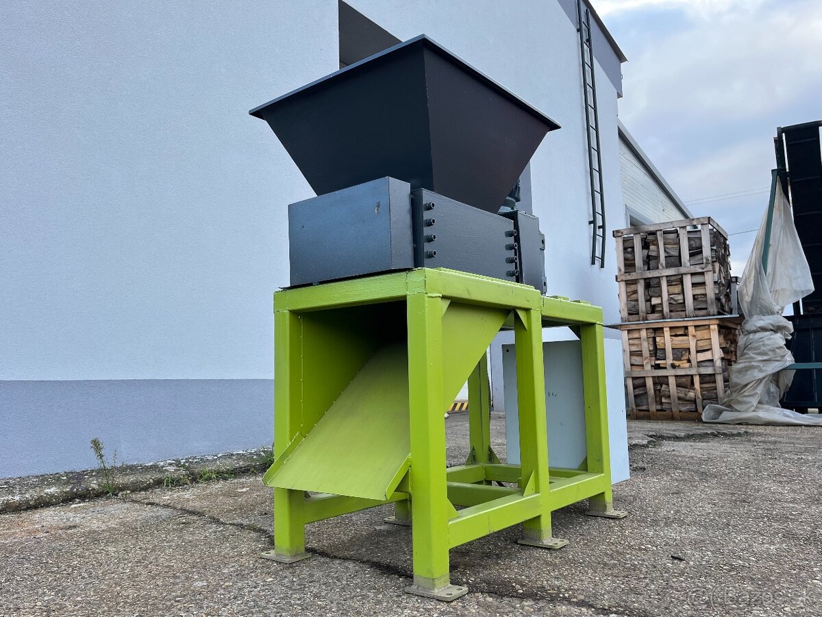 Drvič DR 300 na drvenie rôznych odpadov - 5