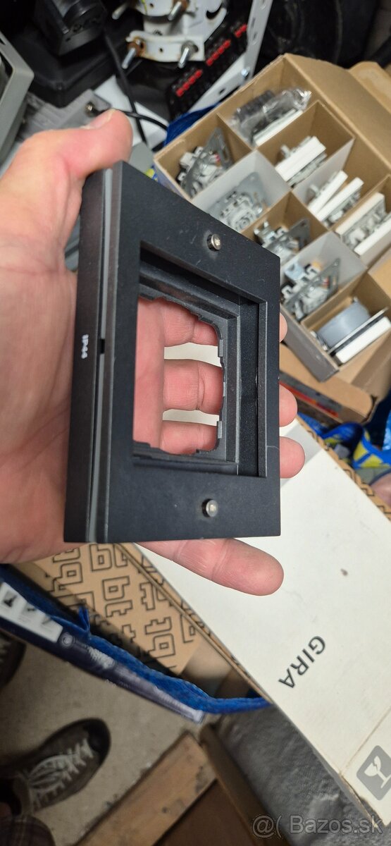 Predám rámčeky a vypínače zn. GIRA - 5