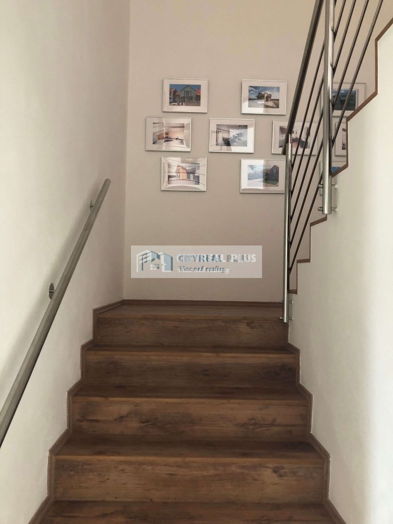 PREDÁM 4- IZBOVÚ NOVOSTAVBU S GARÁŽOU NOVÉ ZÁMKY - 5