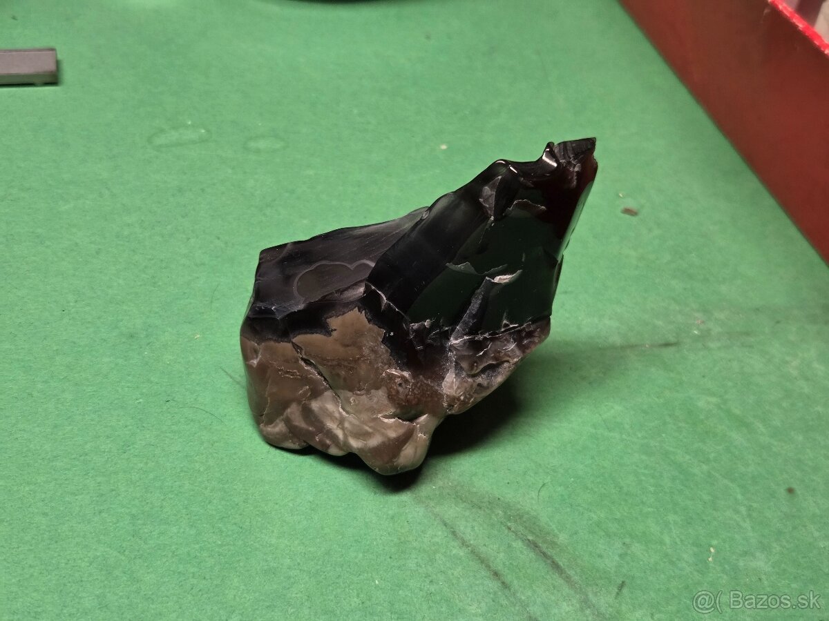 Vulkanický Achát - UV aktívny - 5