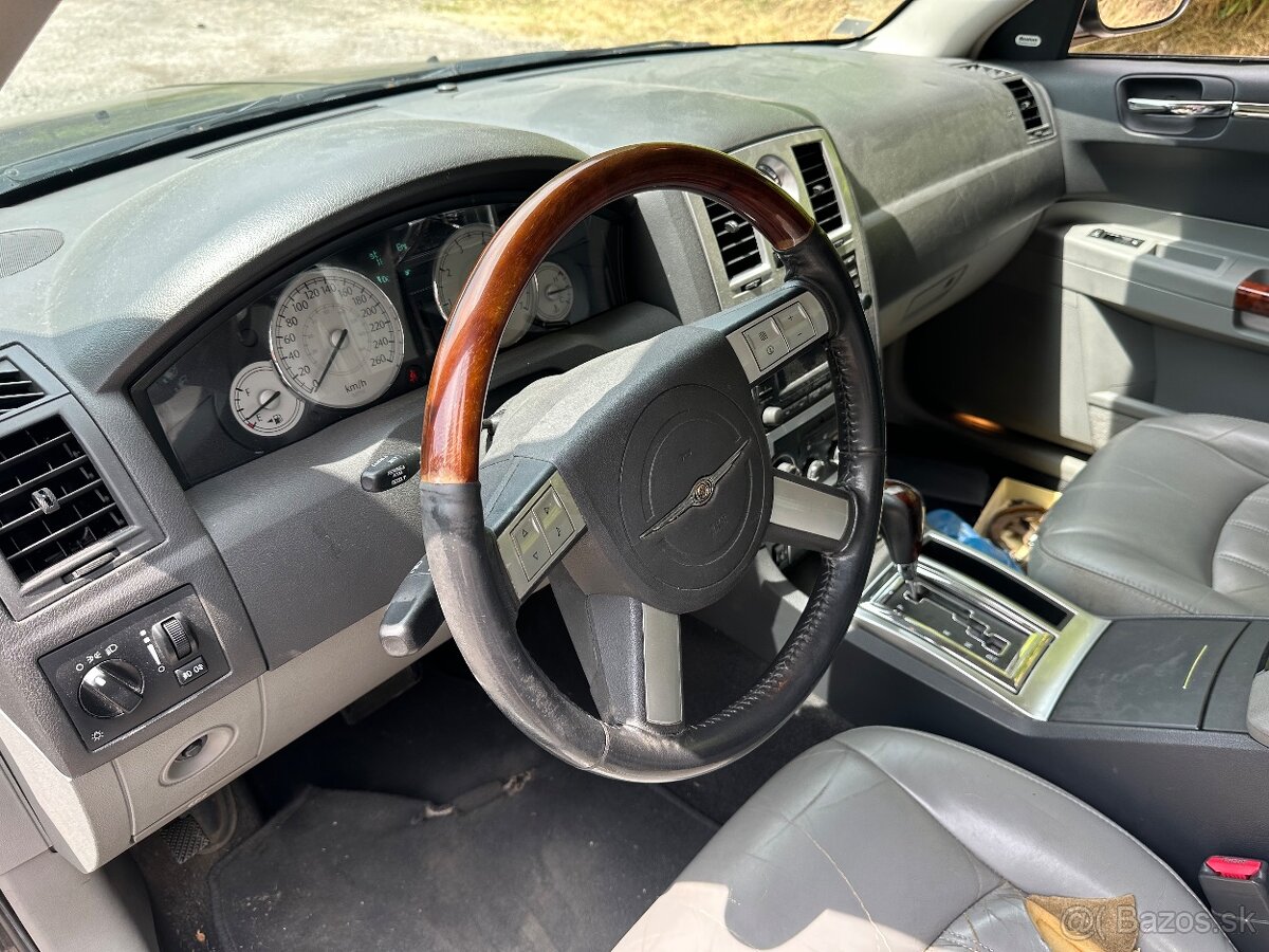 Rozpredam na N.D EU Verzia Chrysler 300C Sedan Limuzína - 5