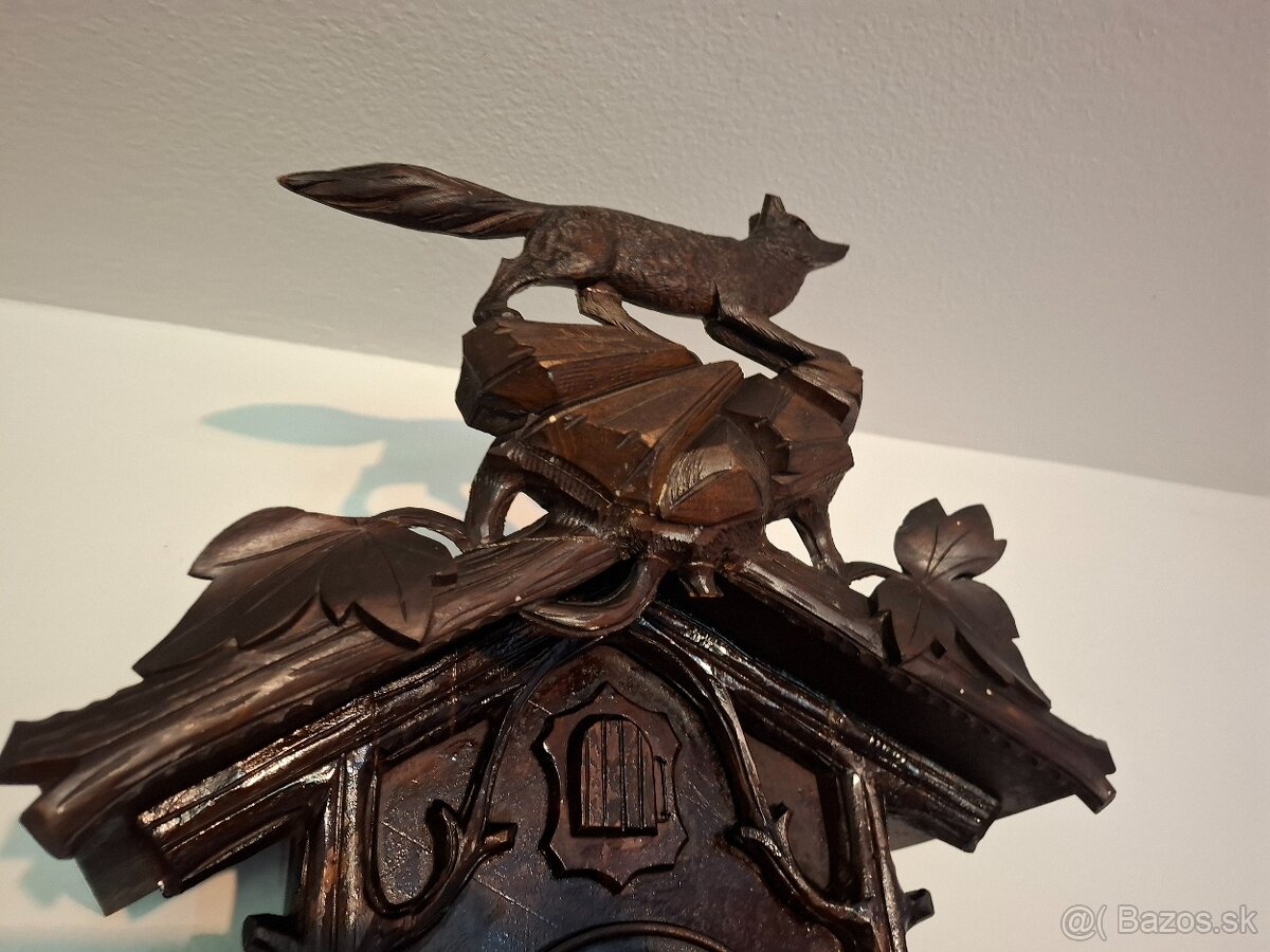 Predám funkčné starožitné kukučkové hodiny s líškou drevorez - 5