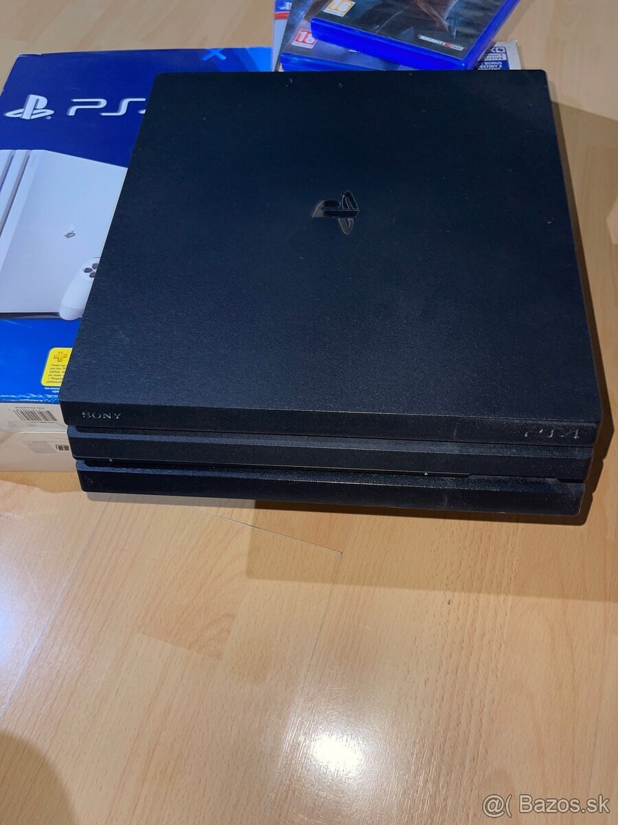 PlayStation 4 pro 1TB + 2 ovládači - 5