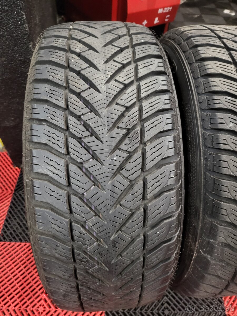 235/55 R17 Goodyear zimne pneumatiky