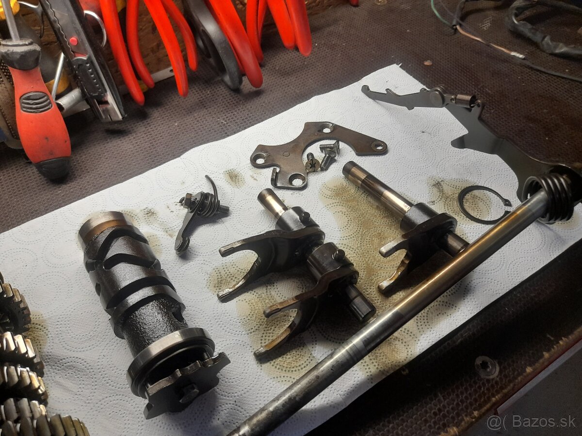 Honda CM 400 - 6 rychlostí + nakopávačka - 5