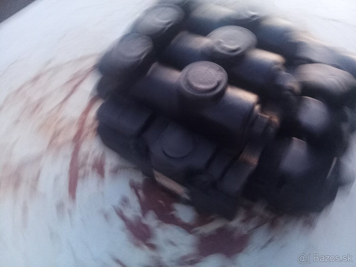 Hydraulický rozvádzač na kombajn E512 - 5