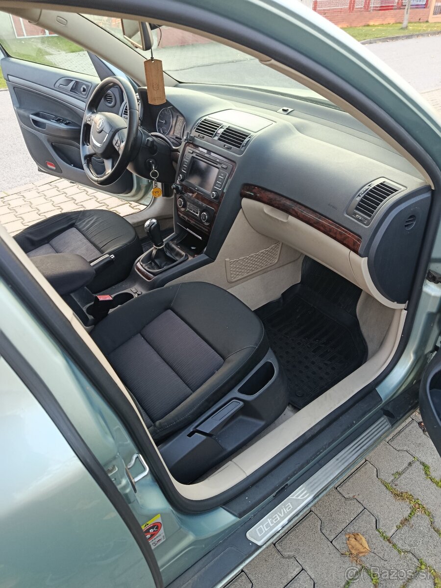 Predam skoda octavia2, 1.9 tdi, r.v.2009, facelift - 5